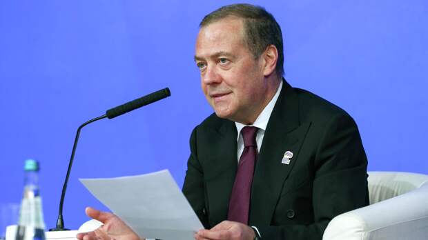 Медведев заявил, что Зеленский обречён