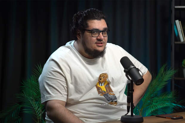 Юморист рассказал о не вошедшем в эфир номере с полуголым Галустяном