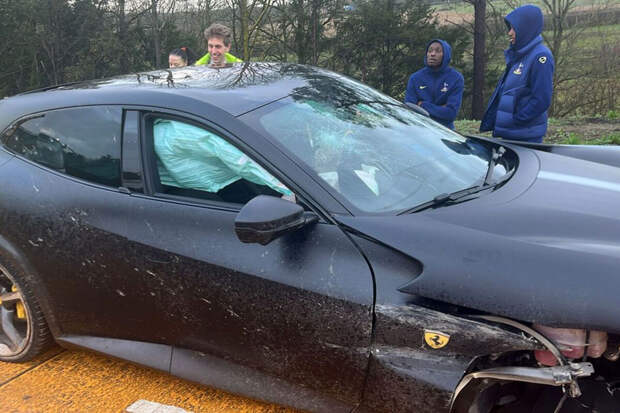 Игроки "Тоттенхэма" Муани и Одобер попали в ДТП накануне матча Лиги чемпионов