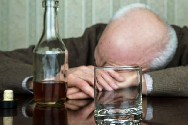 Врач Исаев: хроническая отечность с утра может указывать на алкоголизм