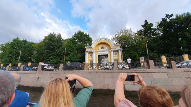 Город Санкт-Петербург Ворота бывшей усадьбы Разумовского. Город Санкт-Петербург 