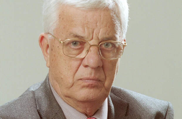 Раймонд Паулс запретил использовать своё имя на фестивале в Латвии и отозвал все доверенности