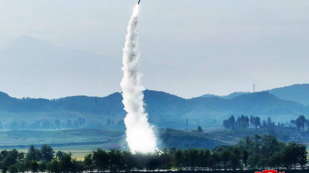 КНДР провела огневые испытания крупнокалиберной РСЗО