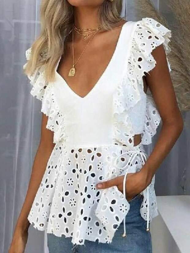 В летнем гардеробе должна быть простая белая блуза