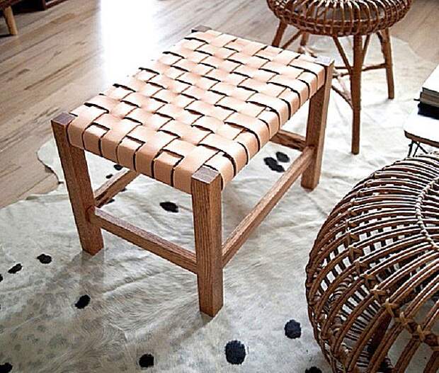 Оригинальная «мягкая» конструкция – табурет с плетеным сиденьем
