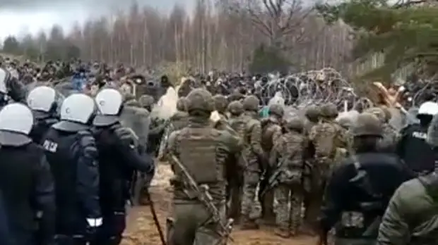 Президент Польши созвал срочное совещание из-за мигрантов на границе