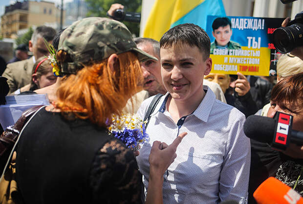 Одна из активисток у здания Верховной Рады заявила, что готова сгноить таких, как Савченко