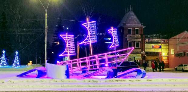 Падал прошлогодний снег. Как выглядел новогодний Барнаул в 2021 году