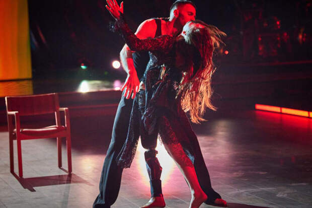 В украинских "Танцах со звездами" появятся участники-военные на протезах