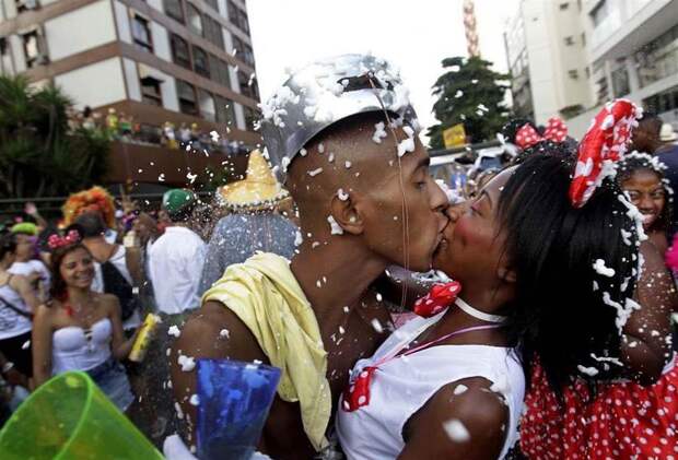 От Бразилии до Сербии: 17 фотографий с самых ярких карнавалов планеты
