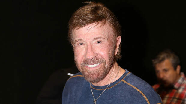 TMZ: Чака Норриса госпитализировали на Гавайях во время отпуска