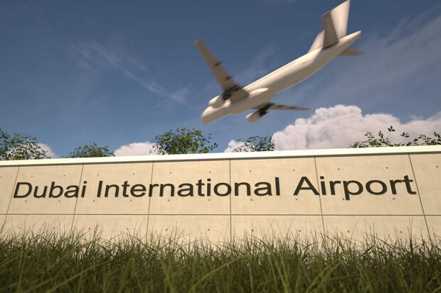 SHOT: десятки россиян застряли в Дубае из-за атаки беспилотников на аэропорт