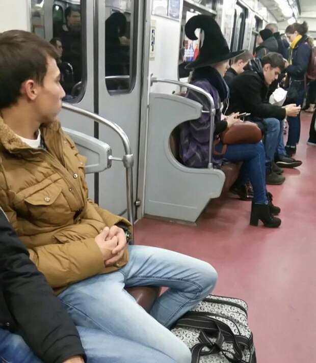 Стиляги в метро (36 фото)