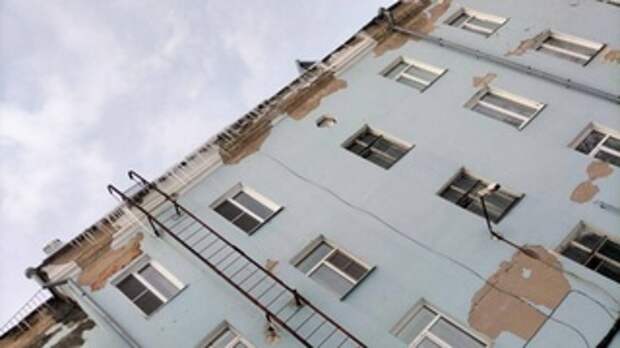 Барнаульцев предупредили о разрушающемся доме в центре города