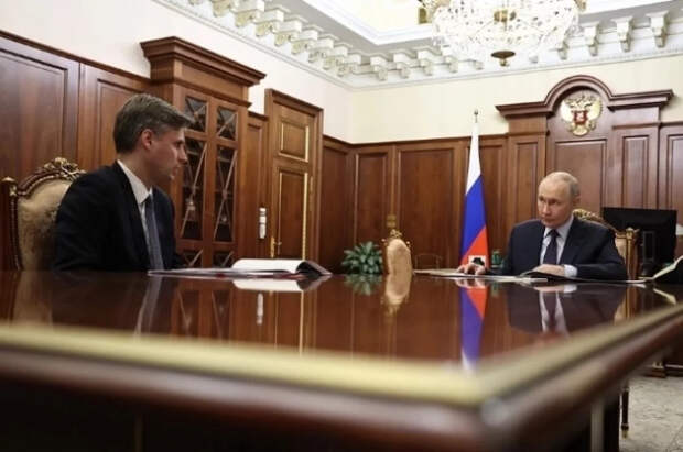 Путин поздравил космонавтов с профессиональным праздником