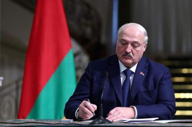 Президент Белоруссии Лукашенко заявил, что министра обороны РФ Шойгу незаслуженно критикуют