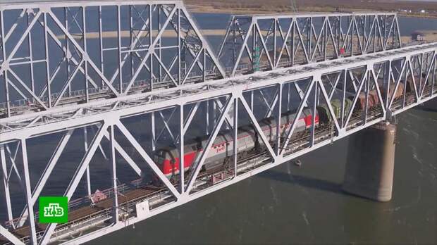 В РЖД открыли движение по двум знаковым мостам