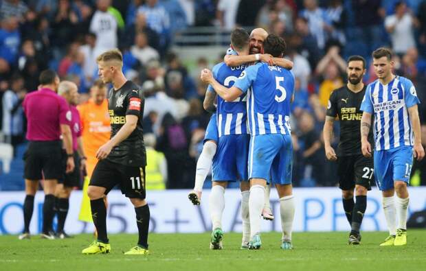 Brighton players celebrate victory as Matt Ritchie of Newcastle United (11) looks dejected after the Premier League match between Brighton and Hove Albion and Newcastle United at Amex Stadium on September 24, 2017 in Brighton, England