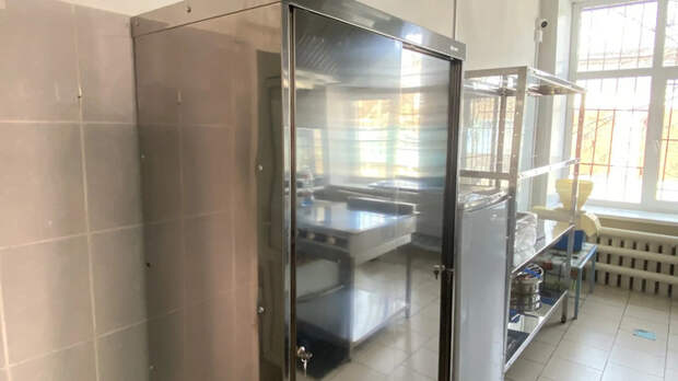 Барнаульский бизнесмен подарил городскому детдому новую кухню