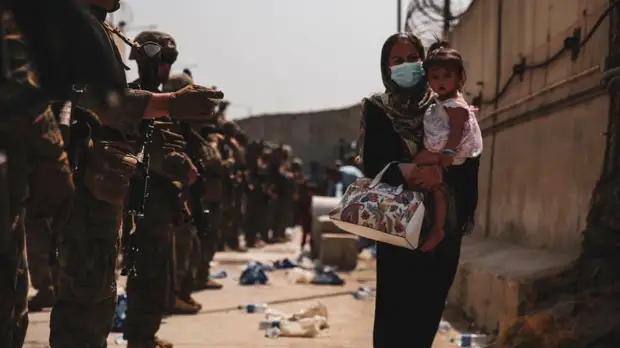 Генсек НАТО осудил взрывы у аэропорта Кабула