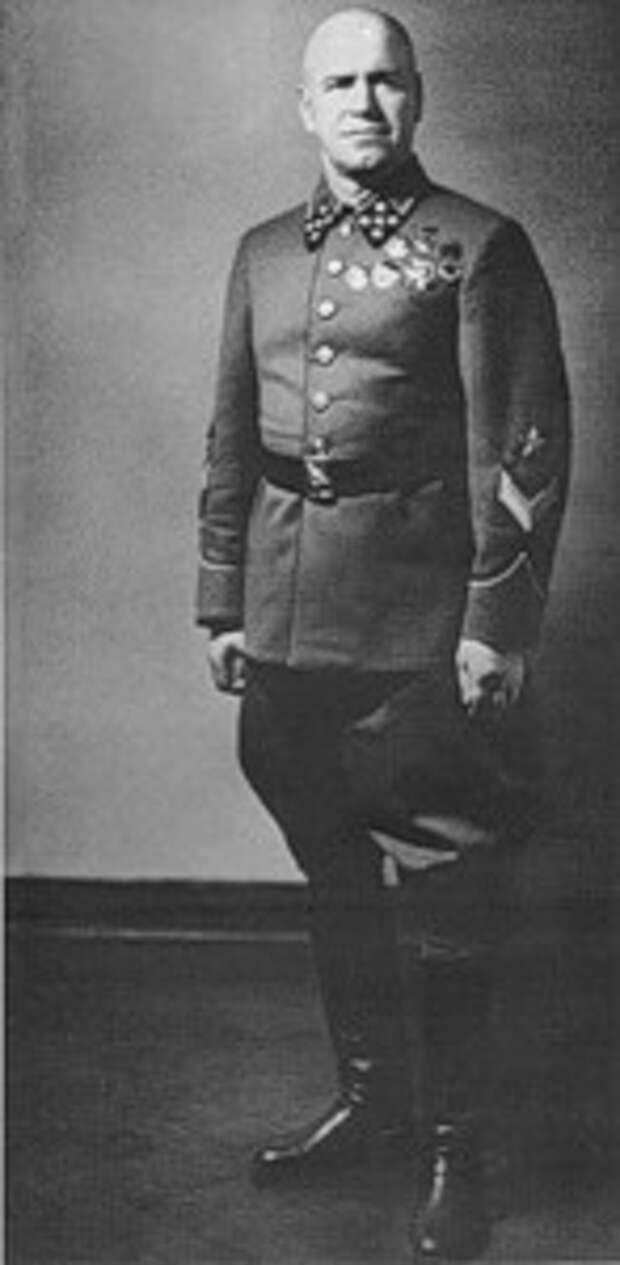 Фотобиография маршала победы Георгия Константиновича Жукова.