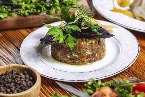 Почему холодец получается мутным и горьким: главные запреты