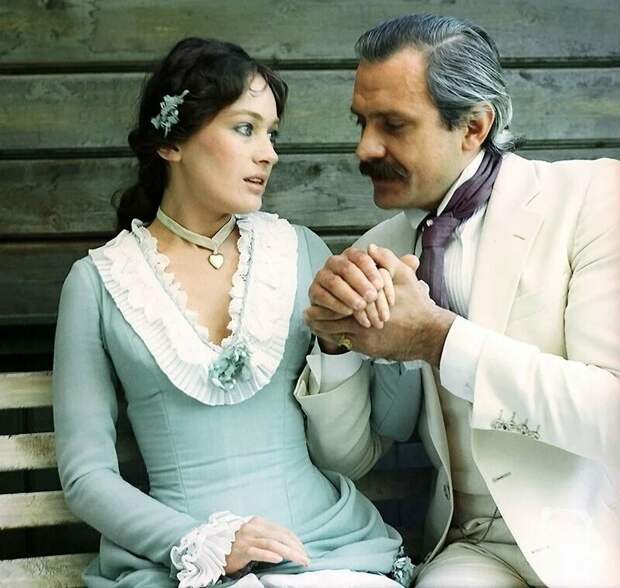 Ухажер миллионер, а живет с неудачником мужем. Почему женщины не уходят ?