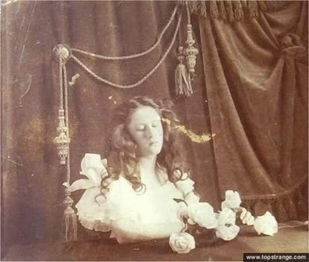 Фотографии с умершими родственниками, популярные в Викторианскую эпоху (10 кадров) Фотографии с умершими родственниками, популярные в Викторианскую эпоху (10 кадров)