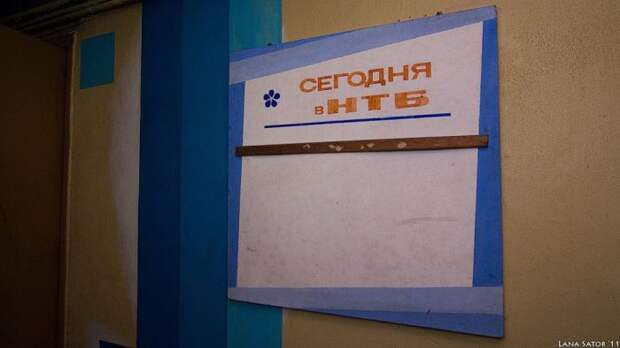 Заброшенная библиотека (41 фото)