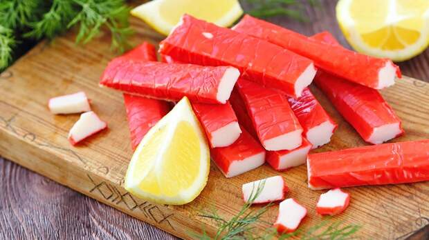 Диетолог Русакова рассказала, что должно быть в составе крабовых палочек