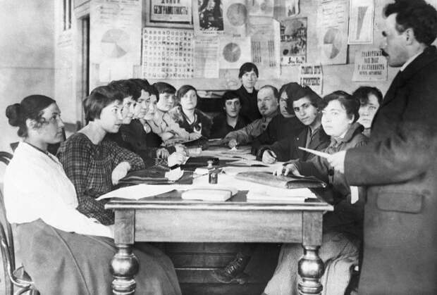 Совещание инструкторов по ликвидации безграмотности. Москва. 1925 год.