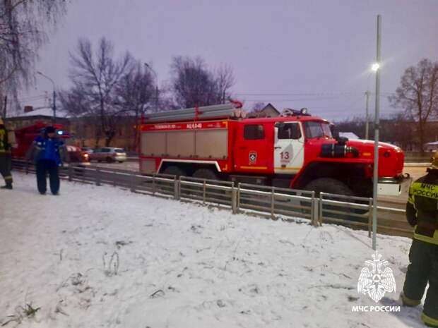 В Тверской области спасли дедушку с внуками