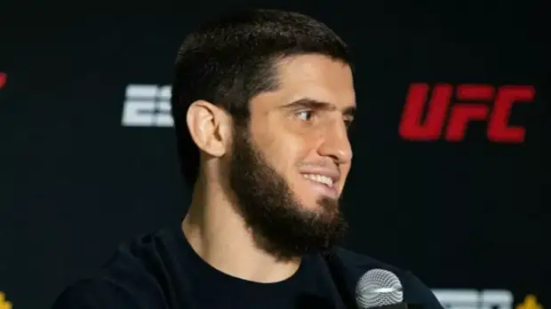 Хасбик посетит бой Махачева против Хукера на UFC 267