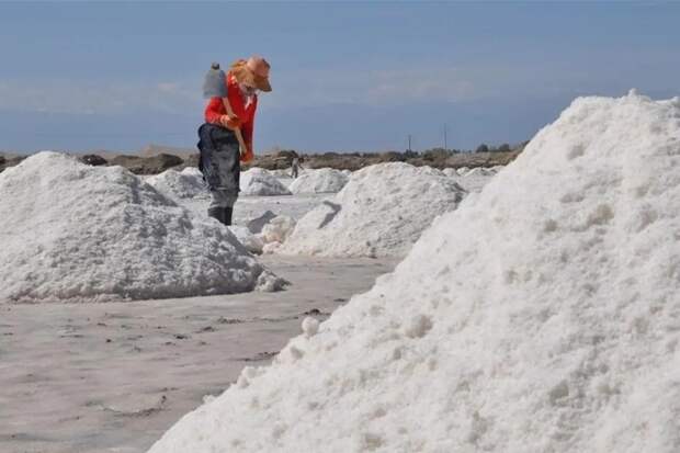 Китай впервые в мире внедрил технологию извлечения лития из рассола солёных озер