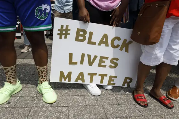 Пожертвования пошли не туда: Лидеры Black Lives Matter тайно потратили 6 млн