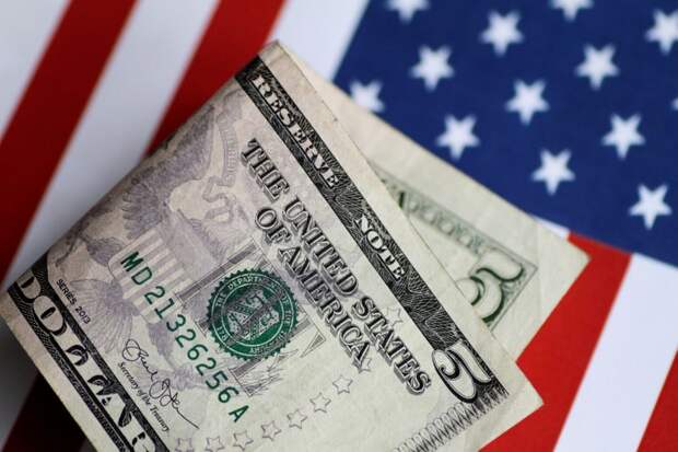 Средний курс покупки наличного доллара США в банках Москвы достиг максимального значения за месяц и составляет 73,1867 руб.