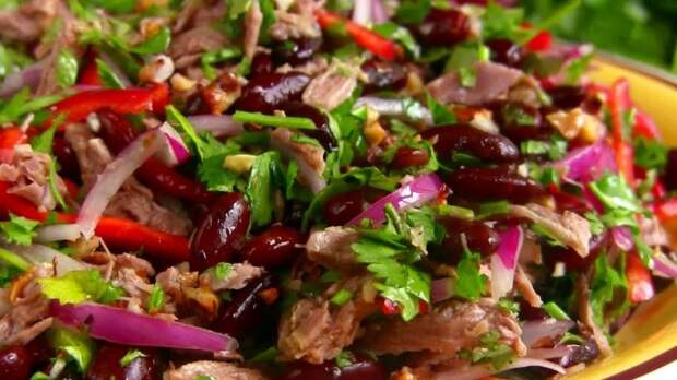 Вкусный, сытный и питательный салат. \ Фото: google.ru. Вкусный, сытный и питательный салат. \ Фото: google.ru.