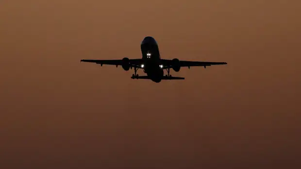 Чехия ограничивает авиасообщение с Южной Африкой из-за нового штамма COVID-19