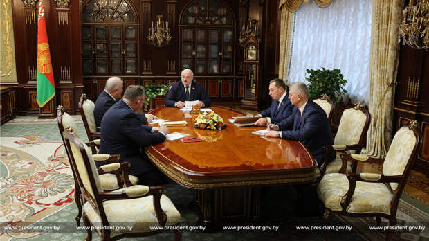 Лукашенко задал банкирам 8 вопросов