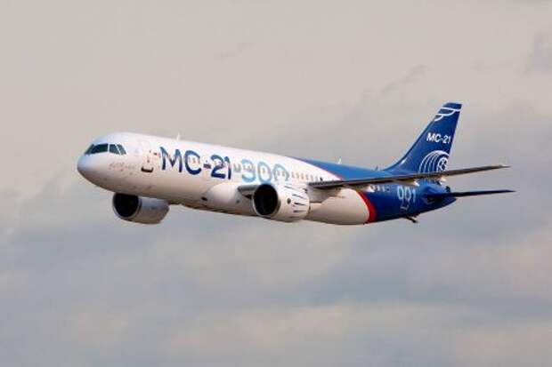 Irkut MC-21-300 перелетает с аэродрома Иркутского авиазавода на аэродром в Жуковском 17 октября 2017 года