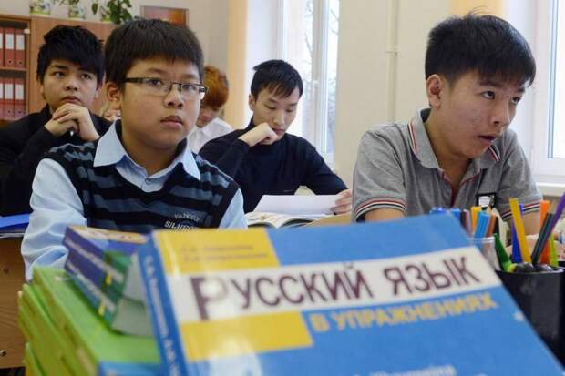 Вероятно, все мы с вами можем наблюдать большой поворот или даже разворот в российской миграционной политике.-4