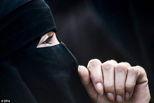 В Австрии запретили носить мусульманские одеяния и закрывать лицо австрия, закон, запрет, мигранты, мусульмане, новости, паранджа, фото