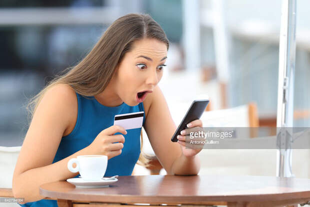 distracted-boyfriend-meme-girl-shocked-funny-stock-photos-carla-ramos-gil-46