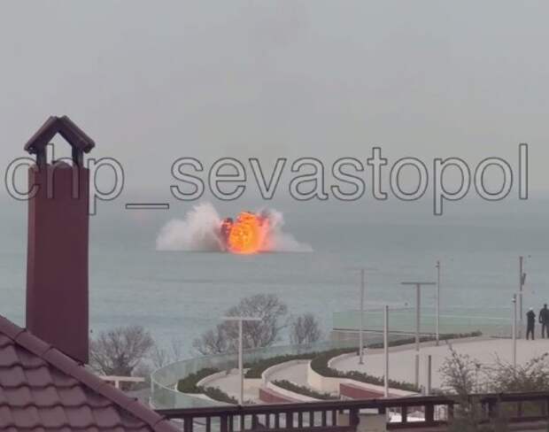 Глава Севастополя Развожаев: пилота спасли у берега после крушения военного самолета