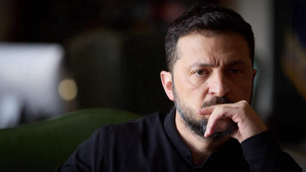 Захарова назвала невозможным добровольный уход Зеленского