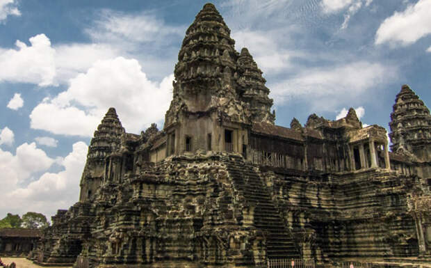 Храм Ангкор («Лара Крофт – расхитительница гробниц»)