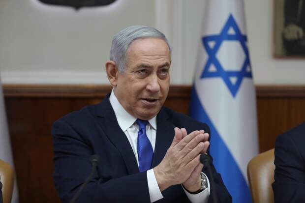 Нетаньяху, наш большой друг, сказал, что Израиль понад усе. Ну, вы смысле, он пообещал Израилю сокрушительную победу. Ну, не знаю. Я бы на его месте не обещала. Один уже пообещал, и что? Вот именно.