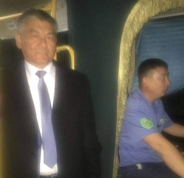 В Шымкенте чиновников обязали ездить на автобусах Казахстан, Шымкент, Чиновники, правительство, длиннопост