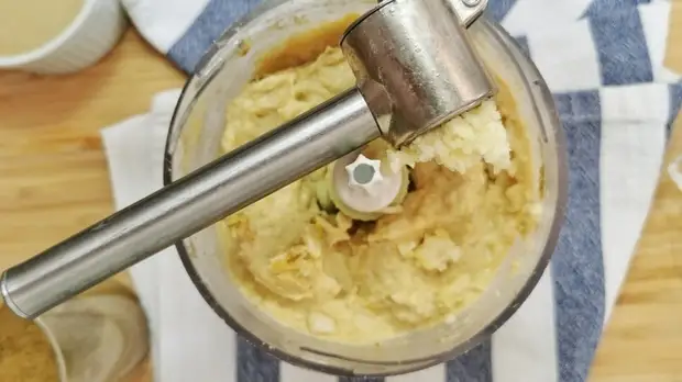 Хумус с бастурмой, запеченный в духовке