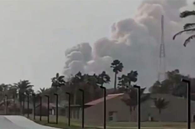 Появилось видео последствий удара по нефтепереработке в Саудовской Аравии